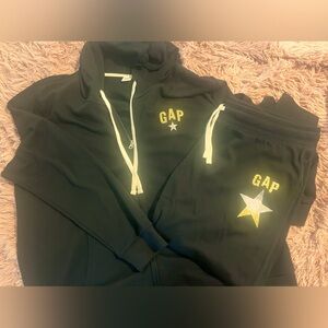 NWT Women’s Gap Two-piece Jogging Set